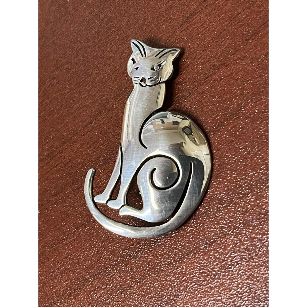 Designer SUE B Sterling Silver Kitty Cat Long Tail Figural Cute Brooch Pin